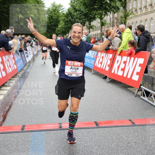 14.06.2026 - REWE Women's Run Strokosch-Dieckow http://msf.ph/oto/9779484 14.06.2026 09:57:53 Ziel 10193, 10291, 11417 meine-sportfotos.de