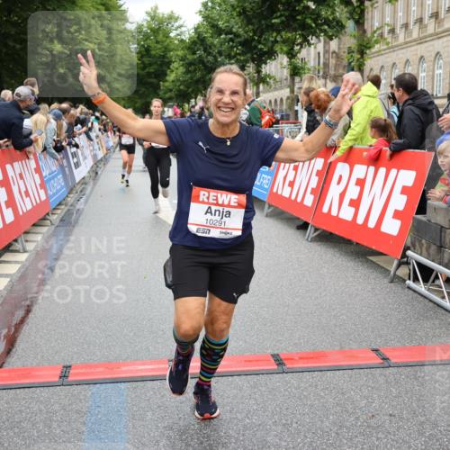 14.06.2026 - REWE Women's Run Strokosch-Dieckow http://msf.ph/oto/9779494 14.06.2026 09:57:53 Ziel 10193, 10291, 11417 meine-sportfotos.de