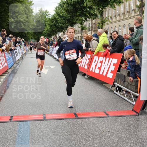 14.06.2026 - REWE Women's Run Strokosch-Dieckow http://msf.ph/oto/9779503 14.06.2026 09:57:55 Ziel 10193, 10291, 10608, 11417 meine-sportfotos.de