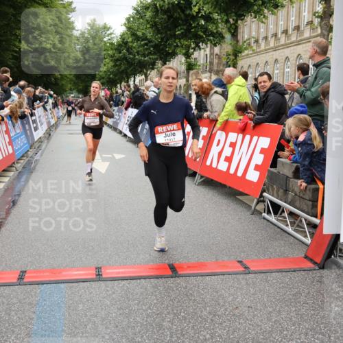 14.06.2026 - REWE Women's Run Strokosch-Dieckow http://msf.ph/oto/9779513 14.06.2026 09:57:55 Ziel 10193, 10291, 10608, 11417 meine-sportfotos.de