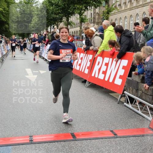 14.06.2026 - REWE Women's Run Strokosch-Dieckow http://msf.ph/oto/9779583 14.06.2026 09:57:59 Ziel 10069, 10193, 10291, 10608, 11417 meine-sportfotos.de