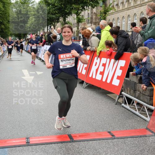 14.06.2026 - REWE Women's Run Strokosch-Dieckow http://msf.ph/oto/9779609 14.06.2026 09:57:59 Ziel 10069, 10193, 10291, 10608, 11417 meine-sportfotos.de
