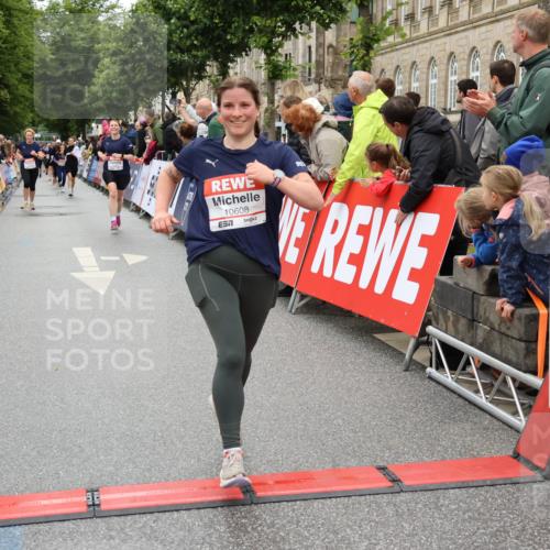 14.06.2026 - REWE Women's Run Strokosch-Dieckow http://msf.ph/oto/9779620 14.06.2026 09:57:59 Ziel 10069, 10193, 10291, 10608, 11417 meine-sportfotos.de