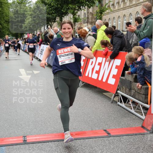 14.06.2026 - REWE Women's Run Strokosch-Dieckow http://msf.ph/oto/9779629 14.06.2026 09:57:59 Ziel 10069, 10193, 10291, 10608, 11417 meine-sportfotos.de
