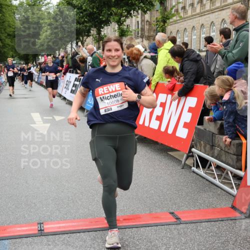 14.06.2026 - REWE Women's Run Strokosch-Dieckow http://msf.ph/oto/9779641 14.06.2026 09:57:59 Ziel 10069, 10193, 10291, 10608, 11417 meine-sportfotos.de