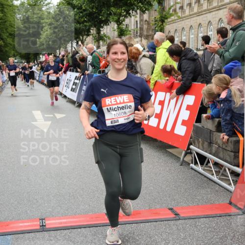 14.06.2026 - REWE Women's Run Strokosch-Dieckow http://msf.ph/oto/9779651 14.06.2026 09:57:59 Ziel 10069, 10193, 10291, 10608, 11417 meine-sportfotos.de