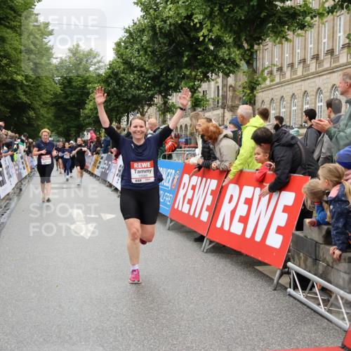 14.06.2026 - REWE Women's Run Strokosch-Dieckow http://msf.ph/oto/9779662 14.06.2026 09:58:02 Ziel 10069, 10193, 10608, 10912, 11417 meine-sportfotos.de