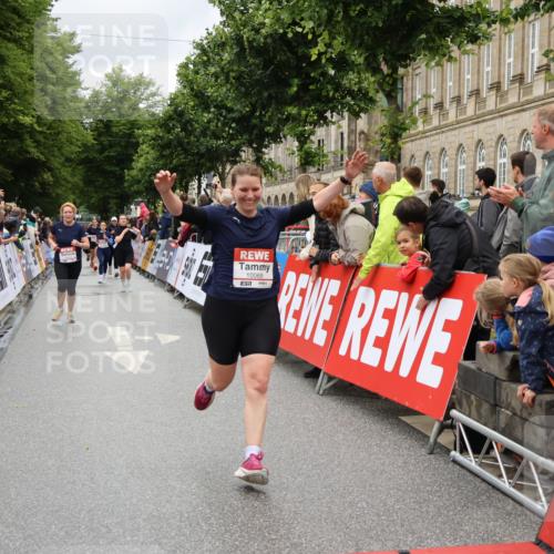14.06.2026 - REWE Women's Run Strokosch-Dieckow http://msf.ph/oto/9779704 14.06.2026 09:58:02 Ziel 10069, 10193, 10608, 10912, 11417 meine-sportfotos.de