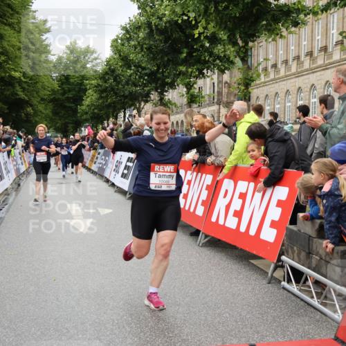 14.06.2026 - REWE Women's Run Strokosch-Dieckow http://msf.ph/oto/9779716 14.06.2026 09:58:02 Ziel 10069, 10193, 10608, 10912, 11417 meine-sportfotos.de