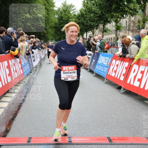 14.06.2026 - REWE Women's Run Strokosch-Dieckow http://msf.ph/oto/9779756 14.06.2026 09:58:05 Ziel 10069, 10608, 10638, 10640, 10912 meine-sportfotos.de