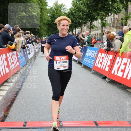 14.06.2026 - REWE Women's Run Strokosch-Dieckow http://msf.ph/oto/9779767 14.06.2026 09:58:05 Ziel 10069, 10608, 10638, 10640, 10912 meine-sportfotos.de