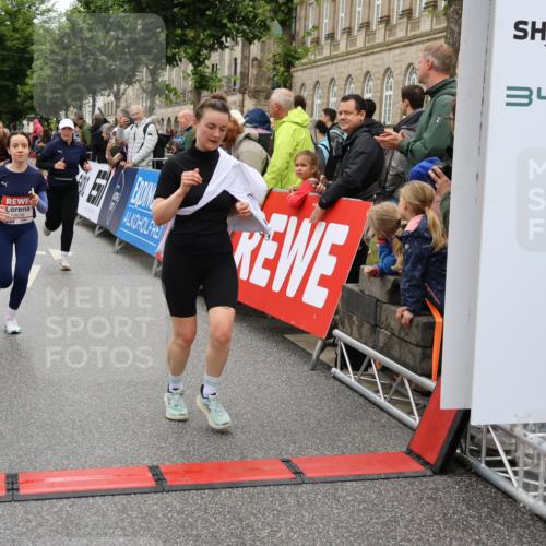 14.06.2026 - REWE Women's Run Strokosch-Dieckow http://msf.ph/oto/9779777 14.06.2026 09:58:08 Ziel 10069, 10605, 10638, 10640, 10912, 10930, 11370, 11479 meine-sportfotos.de