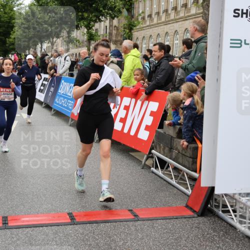 14.06.2026 - REWE Women's Run Strokosch-Dieckow http://msf.ph/oto/9779787 14.06.2026 09:58:08 Ziel 10069, 10605, 10638, 10640, 10912, 10930, 11370, 11479 meine-sportfotos.de