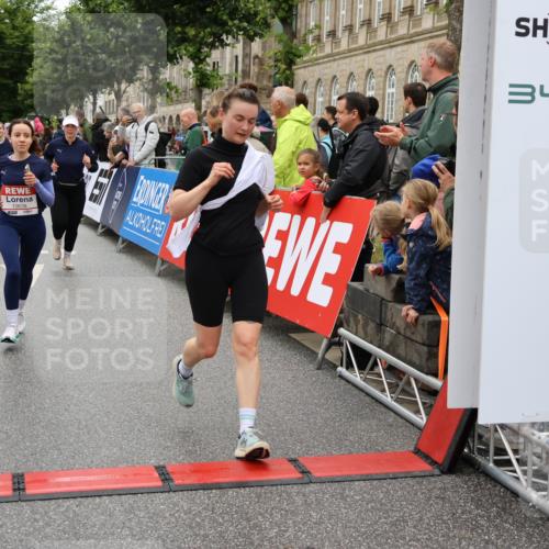 14.06.2026 - REWE Women's Run Strokosch-Dieckow http://msf.ph/oto/9779799 14.06.2026 09:58:08 Ziel 10069, 10605, 10638, 10640, 10912, 10930, 11370, 11479 meine-sportfotos.de
