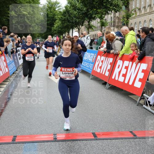 14.06.2026 - REWE Women's Run Strokosch-Dieckow http://msf.ph/oto/9779810 14.06.2026 09:58:09 Ziel 10069, 10605, 10638, 10640, 10912, 10930, 11370, 11479 meine-sportfotos.de