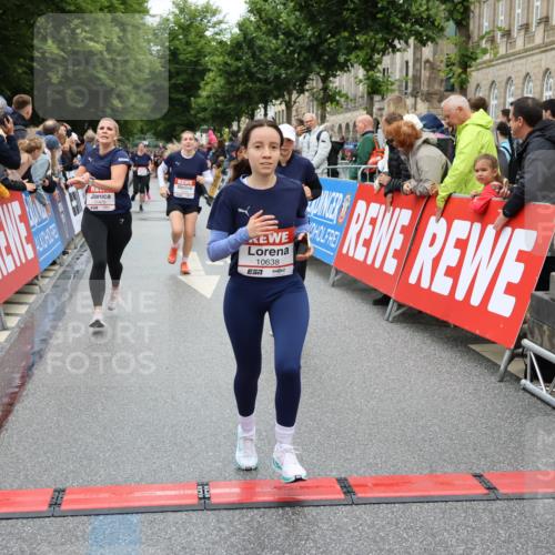 14.06.2026 - REWE Women's Run Strokosch-Dieckow http://msf.ph/oto/9779834 14.06.2026 09:58:09 Ziel 10069, 10605, 10638, 10640, 10912, 10930, 11370, 11479 meine-sportfotos.de