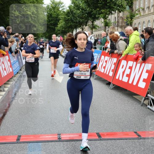 14.06.2026 - REWE Women's Run Strokosch-Dieckow http://msf.ph/oto/9779854 14.06.2026 09:58:09 Ziel 10069, 10605, 10638, 10640, 10912, 10930, 11370, 11479 meine-sportfotos.de