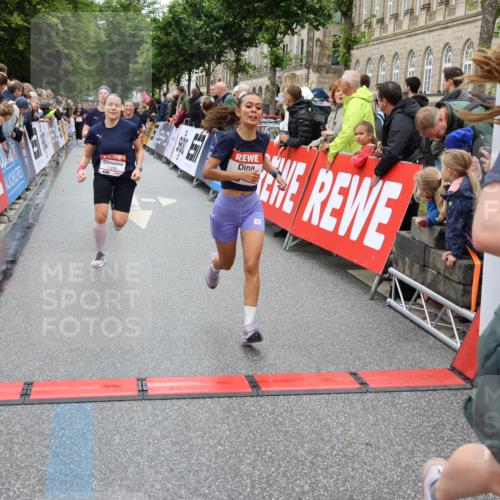 14.06.2026 - REWE Women's Run Strokosch-Dieckow http://msf.ph/oto/9780006 14.06.2026 09:58:14 Ziel 10338, 10423, 10605, 10638, 10640, 10930, 11160, 11240, 11370, 11479 meine-sportfotos.de