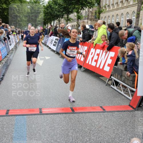 14.06.2026 - REWE Women's Run Strokosch-Dieckow http://msf.ph/oto/9780017 14.06.2026 09:58:14 Ziel 10338, 10423, 10605, 10638, 10640, 10930, 11160, 11240, 11370, 11479 meine-sportfotos.de