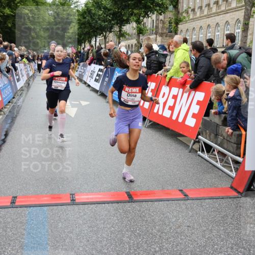 14.06.2026 - REWE Women's Run Strokosch-Dieckow http://msf.ph/oto/9780031 14.06.2026 09:58:14 Ziel 10338, 10423, 10605, 10638, 10640, 10930, 11160, 11240, 11370, 11479 meine-sportfotos.de