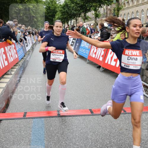 14.06.2026 - REWE Women's Run Strokosch-Dieckow http://msf.ph/oto/9780054 14.06.2026 09:58:14 Ziel 10338, 10423, 10605, 10638, 10640, 10930, 11160, 11240, 11370, 11479 meine-sportfotos.de