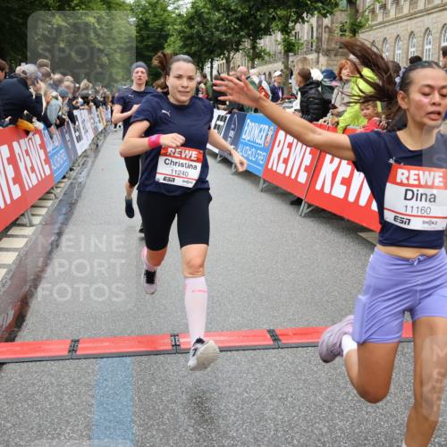 14.06.2026 - REWE Women's Run Strokosch-Dieckow http://msf.ph/oto/9780066 14.06.2026 09:58:14 Ziel 10338, 10423, 10605, 10638, 10640, 10930, 11160, 11240, 11370, 11479 meine-sportfotos.de