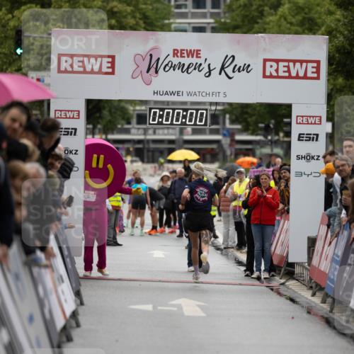 14.06.2026 - REWE Women's Run Michael Strokosch http://msf.ph/oto/9780075 14.06.2026 09:46:10 Laufen 57, 5, 0, 00, 00, 3 meine-sportfotos.de