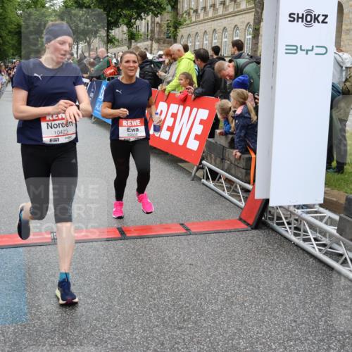 14.06.2026 - REWE Women's Run Strokosch-Dieckow http://msf.ph/oto/9780121 14.06.2026 09:58:16 Ziel 10338, 10423, 10552, 10605, 10638, 10640, 10930, 11160, 11240, 11370, 11479 meine-sportfotos.de