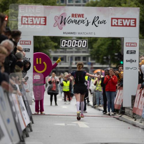 14.06.2026 - REWE Women's Run Michael Strokosch http://msf.ph/oto/9780123 14.06.2026 09:46:36 Laufen 57, 5, 0, 00, 00, 4 meine-sportfotos.de