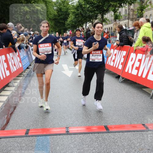14.06.2026 - REWE Women's Run Strokosch-Dieckow http://msf.ph/oto/9780175 14.06.2026 09:58:21 Ziel 10338, 10423, 10552, 10706, 10875, 11095, 11160, 11240, 11248, 11528 meine-sportfotos.de