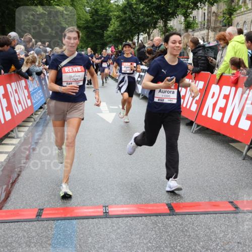 14.06.2026 - REWE Women's Run Strokosch-Dieckow http://msf.ph/oto/9780197 14.06.2026 09:58:22 Ziel 10067, 10338, 10423, 10552, 10706, 10875, 11095, 11160, 11240, 11248, 11528 meine-sportfotos.de