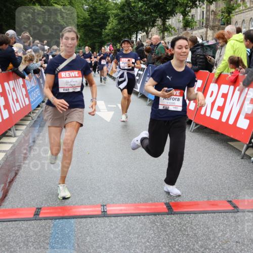 14.06.2026 - REWE Women's Run Strokosch-Dieckow http://msf.ph/oto/9780207 14.06.2026 09:58:22 Ziel 10067, 10338, 10423, 10552, 10706, 10875, 11095, 11160, 11240, 11248, 11528 meine-sportfotos.de