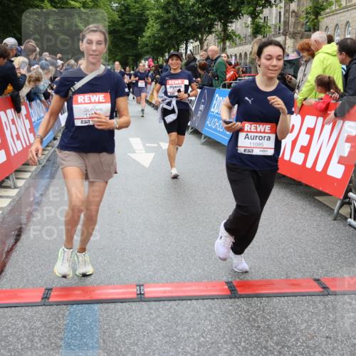14.06.2026 - REWE Women's Run Strokosch-Dieckow http://msf.ph/oto/9780229 14.06.2026 09:58:22 Ziel 10067, 10338, 10423, 10552, 10706, 10875, 11095, 11160, 11240, 11248, 11528 meine-sportfotos.de