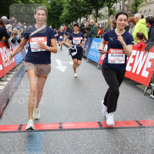 14.06.2026 - REWE Women's Run Strokosch-Dieckow http://msf.ph/oto/9780237 14.06.2026 09:58:22 Ziel 10067, 10338, 10423, 10552, 10706, 10875, 11095, 11160, 11240, 11248, 11528 meine-sportfotos.de