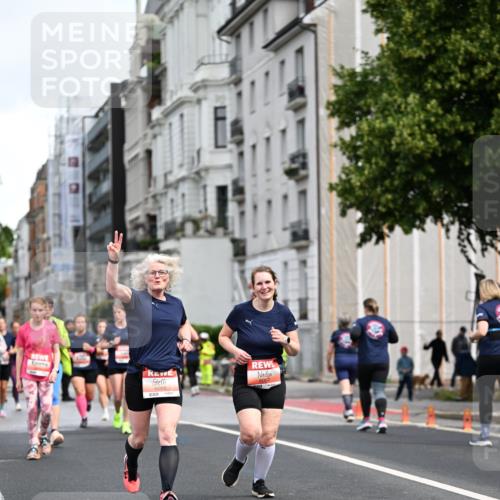 14.06.2026 - REWE Women's Run Dr. Thomas Lammeyer http://msf.ph/oto/9780357 14.06.2026 10:49:01 Laufen 6056, 6054 meine-sportfotos.de