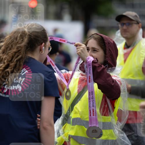14.06.2026 - REWE Women's Run Michael Strokosch http://msf.ph/oto/9780359 14.06.2026 09:51:27 Laufen 9702, 2026, 2026, 2026, 2026, 2018 meine-sportfotos.de