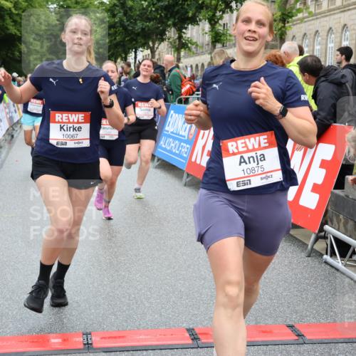 14.06.2026 - REWE Women's Run Strokosch-Dieckow http://msf.ph/oto/9780365 14.06.2026 09:58:26 Ziel 10031, 10067, 10134, 10552, 10636, 10706, 10875, 11095, 11248, 11325, 11528 meine-sportfotos.de