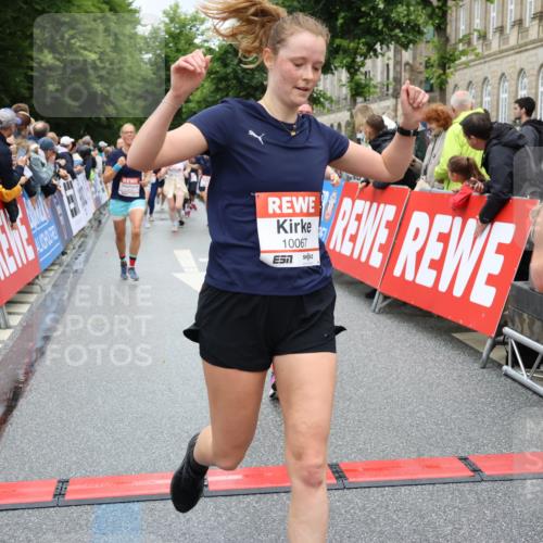 14.06.2026 - REWE Women's Run Strokosch-Dieckow http://msf.ph/oto/9780388 14.06.2026 09:58:27 Ziel 10031, 10067, 10133, 10134, 10492, 10552, 10636, 10706, 10875, 10895, 11046, 11095, 11248, 11307, 11309, 11325, 11528 meine-sportfotos.de