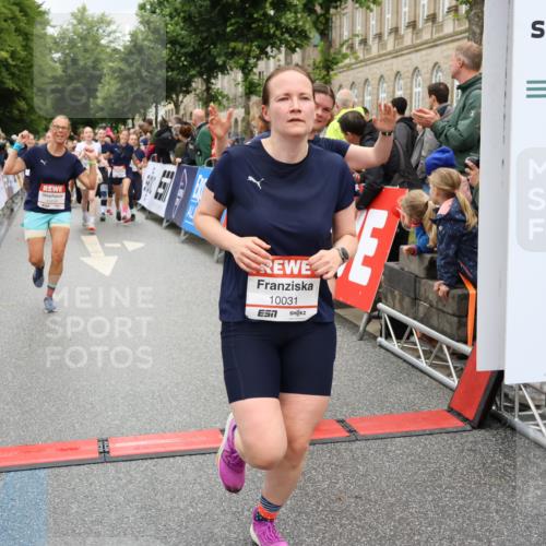 14.06.2026 - REWE Women's Run Strokosch-Dieckow http://msf.ph/oto/9780410 14.06.2026 09:58:27 Ziel 10031, 10067, 10133, 10134, 10492, 10552, 10636, 10706, 10875, 10895, 11046, 11095, 11248, 11307, 11309, 11325, 11528 meine-sportfotos.de