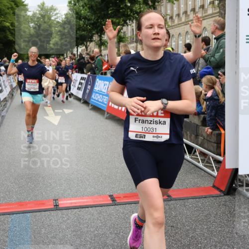14.06.2026 - REWE Women's Run Strokosch-Dieckow http://msf.ph/oto/9780431 14.06.2026 09:58:28 Ziel 10031, 10067, 10133, 10134, 10492, 10552, 10636, 10706, 10875, 10895, 11046, 11095, 11248, 11307, 11309, 11325, 11343, 11528, 11533 meine-sportfotos.de