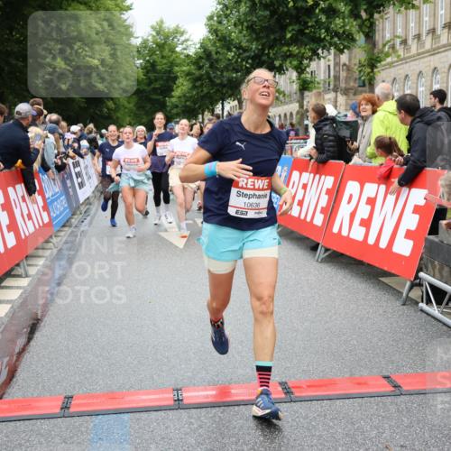 14.06.2026 - REWE Women's Run Strokosch-Dieckow http://msf.ph/oto/9780453 14.06.2026 09:58:29 Ziel 10031, 10033, 10034, 10067, 10133, 10134, 10344, 10492, 10590, 10636, 10706, 10875, 10895, 11046, 11095, 11155, 11248, 11307, 11309, 11325, 11343, 11528, 11533 meine-sportfotos.de