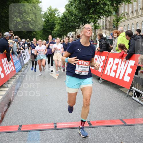 14.06.2026 - REWE Women's Run Strokosch-Dieckow http://msf.ph/oto/9780464 14.06.2026 09:58:29 Ziel 10031, 10033, 10034, 10067, 10133, 10134, 10344, 10492, 10590, 10636, 10706, 10875, 10895, 11046, 11095, 11155, 11248, 11307, 11309, 11325, 11343, 11528, 11533 meine-sportfotos.de