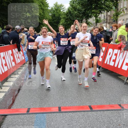 14.06.2026 - REWE Women's Run Strokosch-Dieckow http://msf.ph/oto/9780485 14.06.2026 09:58:30 Ziel 10031, 10033, 10034, 10067, 10133, 10134, 10344, 10492, 10590, 10636, 10706, 10875, 10895, 10934, 11046, 11155, 11248, 11307, 11309, 11325, 11343, 11533 meine-sportfotos.de
