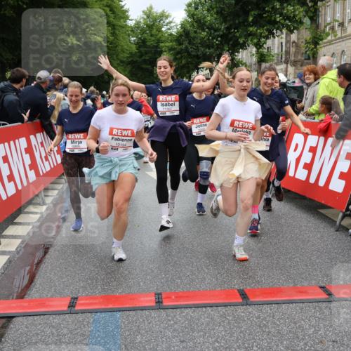 14.06.2026 - REWE Women's Run Strokosch-Dieckow http://msf.ph/oto/9780520 14.06.2026 09:58:30 Ziel 10031, 10033, 10034, 10067, 10133, 10134, 10344, 10492, 10590, 10636, 10706, 10875, 10895, 10934, 11046, 11155, 11248, 11307, 11309, 11325, 11343, 11533 meine-sportfotos.de