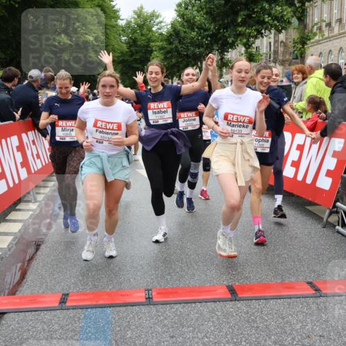 14.06.2026 - REWE Women's Run Strokosch-Dieckow http://msf.ph/oto/9780542 14.06.2026 09:58:31 Ziel 10031, 10033, 10034, 10067, 10092, 10133, 10134, 10344, 10492, 10590, 10636, 10706, 10875, 10895, 10934, 11046, 11155, 11248, 11307, 11309, 11325, 11343, 11386, 11533 meine-sportfotos.de