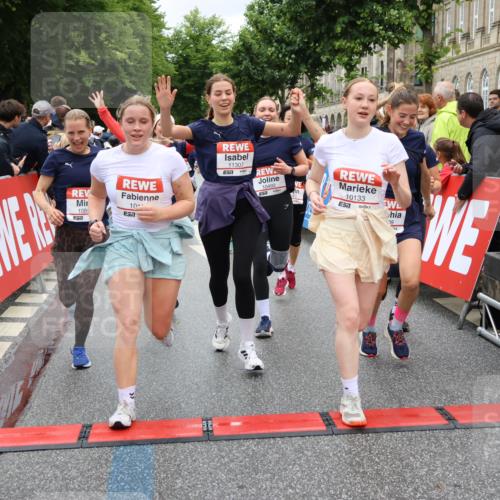 14.06.2026 - REWE Women's Run Strokosch-Dieckow http://msf.ph/oto/9780575 14.06.2026 09:58:31 Ziel 10031, 10033, 10034, 10067, 10092, 10133, 10134, 10344, 10492, 10590, 10636, 10706, 10875, 10895, 10934, 11046, 11155, 11248, 11307, 11309, 11325, 11343, 11386, 11533 meine-sportfotos.de