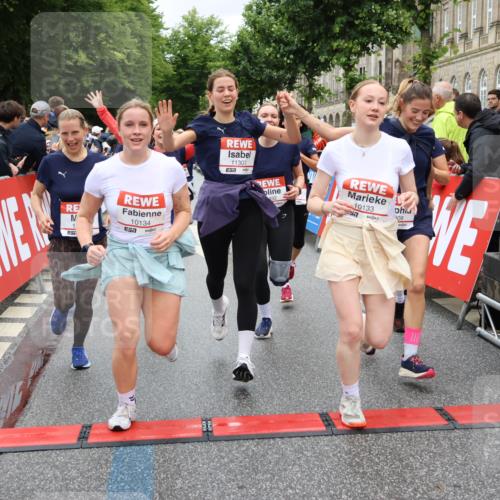 14.06.2026 - REWE Women's Run Strokosch-Dieckow http://msf.ph/oto/9780587 14.06.2026 09:58:31 Ziel 10031, 10033, 10034, 10067, 10092, 10133, 10134, 10344, 10492, 10590, 10636, 10706, 10875, 10895, 10934, 11046, 11155, 11248, 11307, 11309, 11325, 11343, 11386, 11533 meine-sportfotos.de