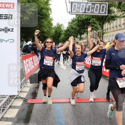 14.06.2026 - REWE Women's Run Strokosch-Dieckow http://msf.ph/oto/9780609 14.06.2026 09:58:34 Ziel 10031, 10033, 10034, 10067, 10092, 10133, 10134, 10341, 10344, 10492, 10590, 10636, 10659, 10661, 10811, 10895, 10934, 11046, 11155, 11307, 11309, 11325, 11332, 11343, 11386, 11477, 11533 meine-sportfotos.de