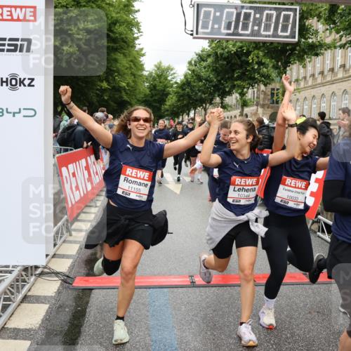 14.06.2026 - REWE Women's Run Strokosch-Dieckow http://msf.ph/oto/9780639 14.06.2026 09:58:34 Ziel 10031, 10033, 10034, 10067, 10092, 10133, 10134, 10341, 10344, 10492, 10590, 10636, 10659, 10661, 10811, 10895, 10934, 11046, 11155, 11307, 11309, 11325, 11332, 11343, 11386, 11477, 11533 meine-sportfotos.de