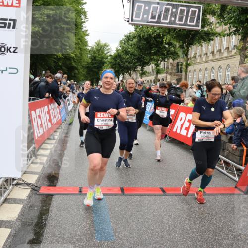 14.06.2026 - REWE Women's Run Strokosch-Dieckow http://msf.ph/oto/9780679 14.06.2026 09:58:36 Ziel 10033, 10034, 10092, 10133, 10134, 10341, 10344, 10492, 10590, 10636, 10659, 10661, 10811, 10895, 10934, 10937, 11046, 11155, 11307, 11309, 11332, 11343, 11386, 11477, 11533 meine-sportfotos.de